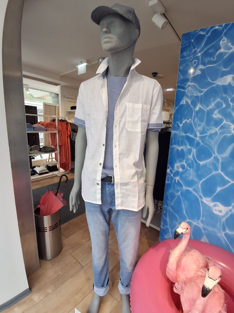 393255041 22.05.2025  Schaufenste 4