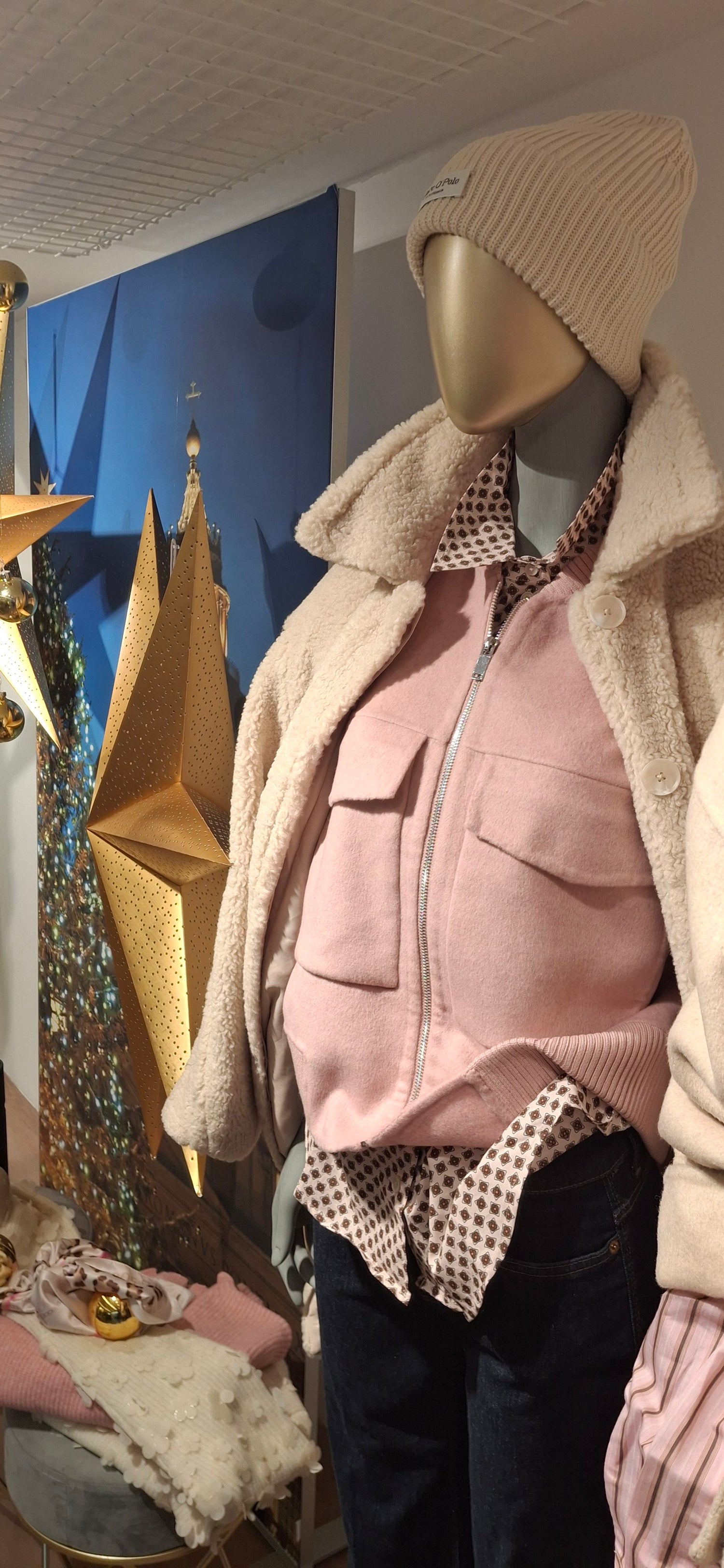 426330585 28.11.2025  Schaufenste 0