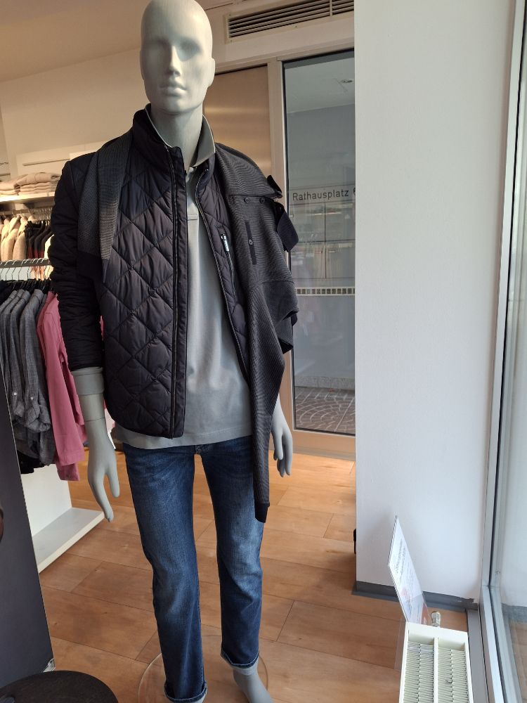 409339177 25.08.2025  Schaufenste 4