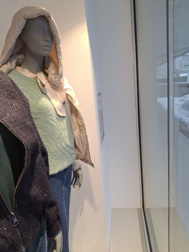 432203670 03.01.2026  Schaufenste 6