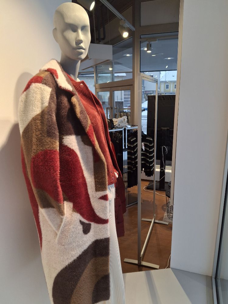 432204102 03.01.2026  Schaufenste 6