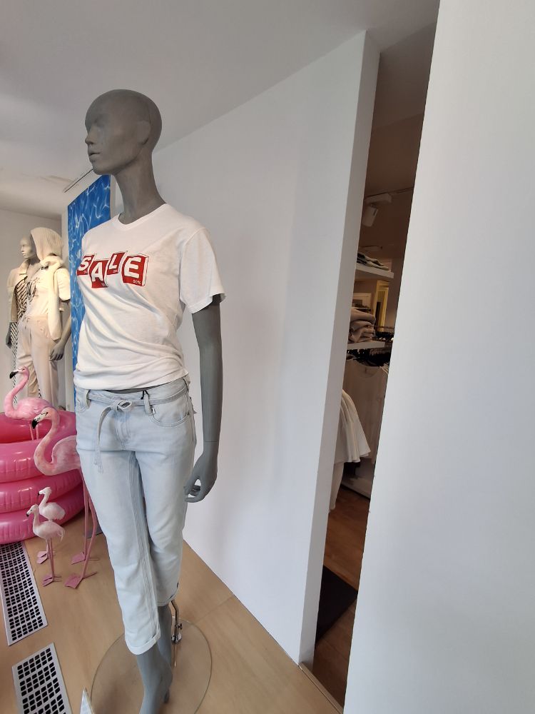 403372239 23.07.2025  Schaufenste 4