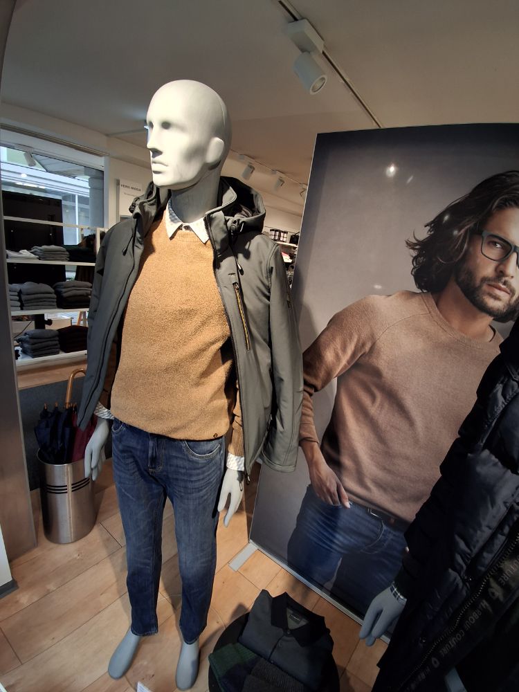 416644864 06.10.2025  Schaufenste 4