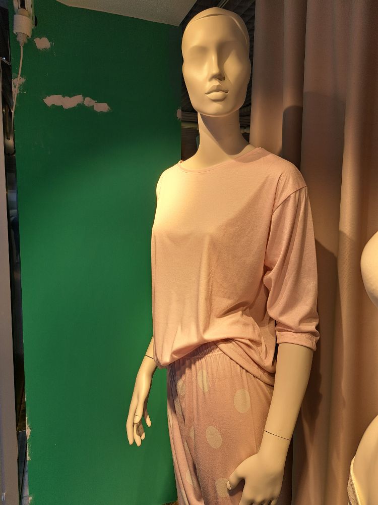 432755733 07.01.2026  Schaufenste 5