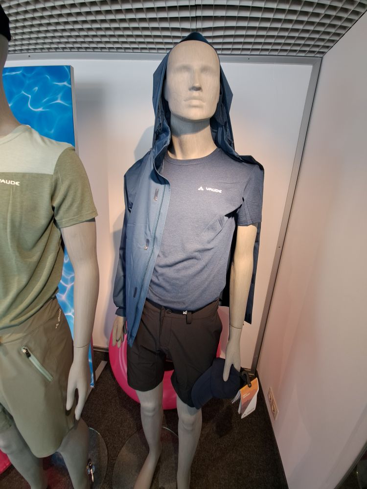 398988368 27.06.2025  Schaufenste 5