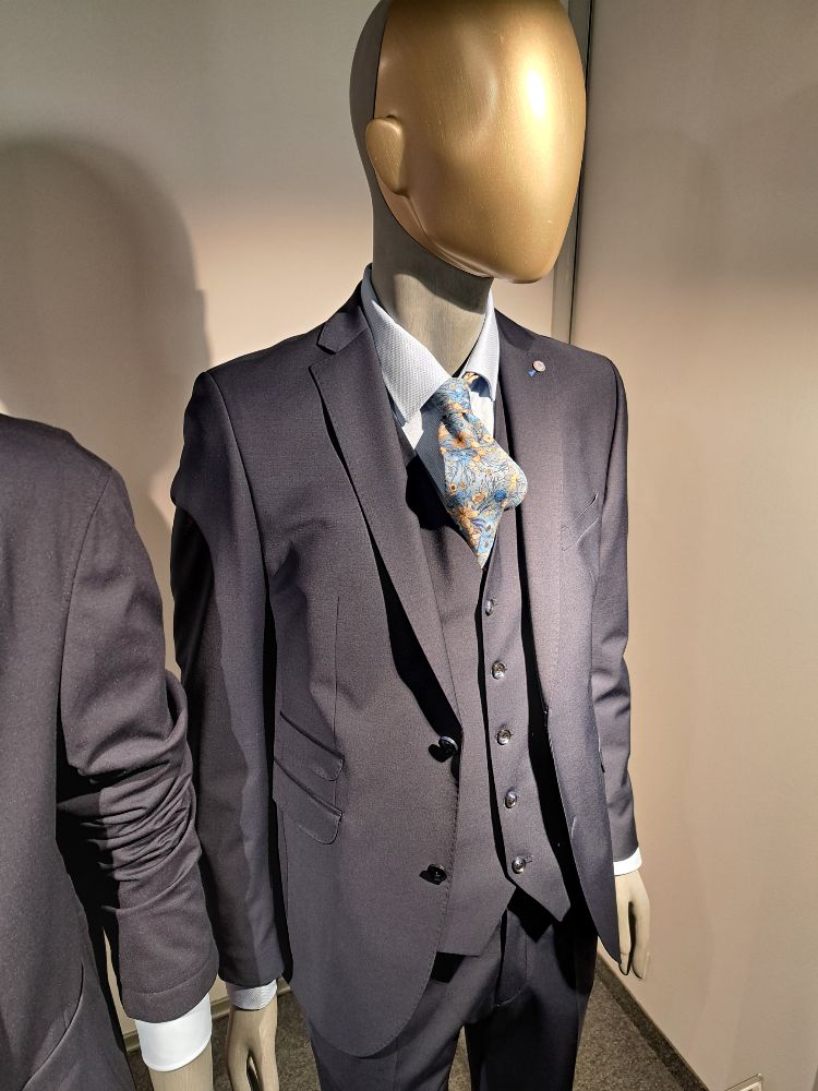 425959399 26.11.2025  Schaufenste 5