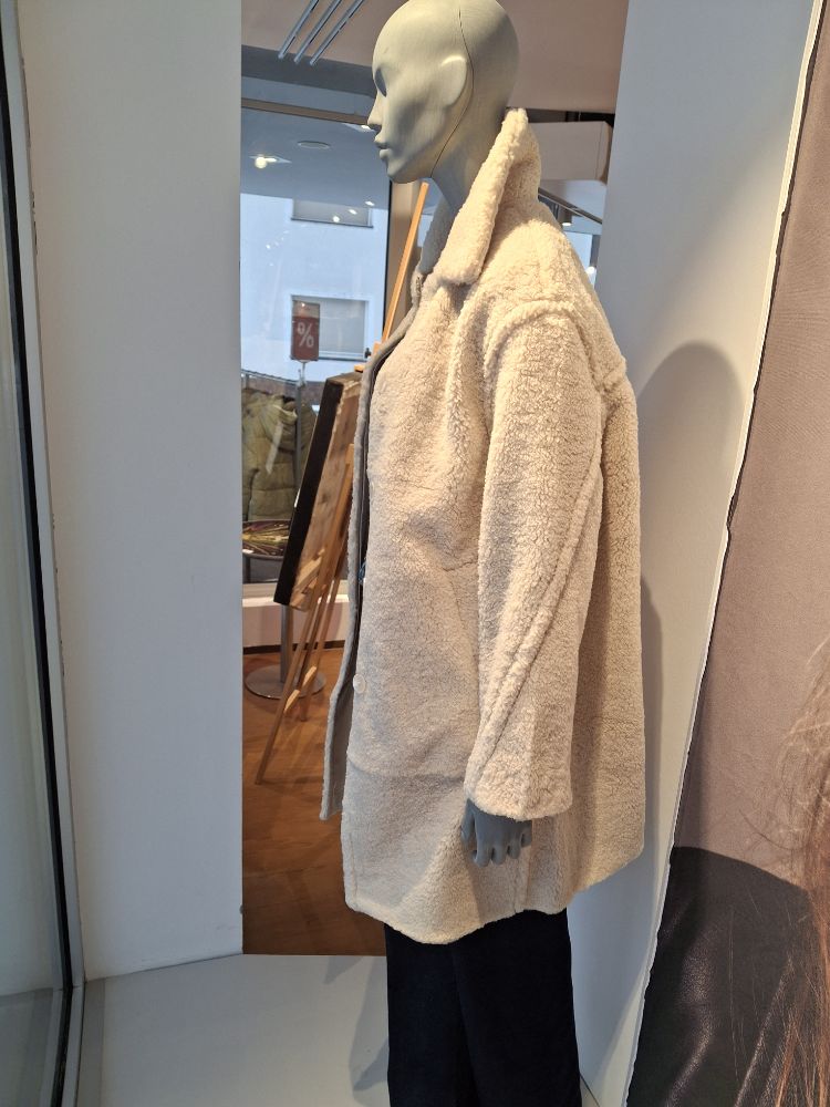 432203918 03.01.2026  Schaufenste 6