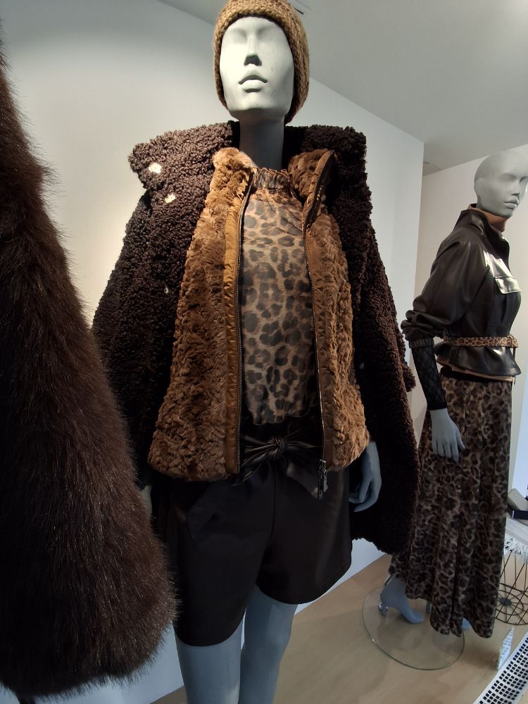 416380842 04.10.2025  Schaufenste 4