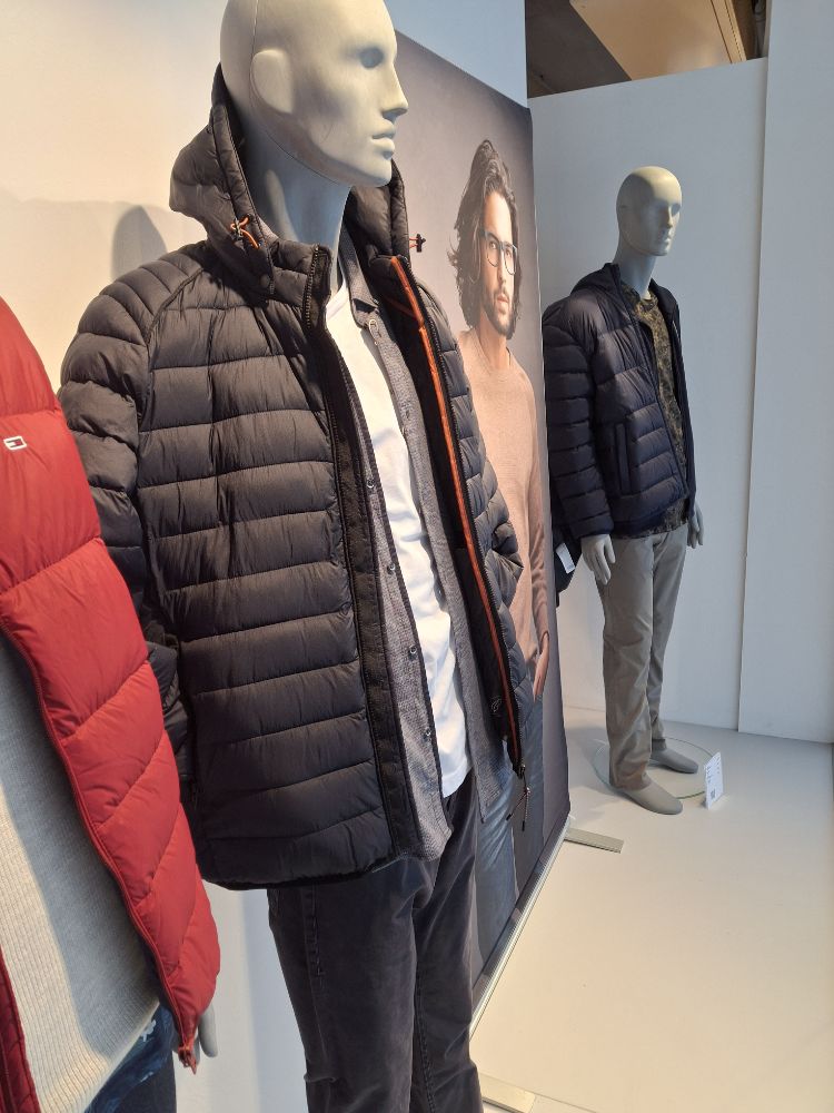 432204701 03.01.2026  Schaufenste 6