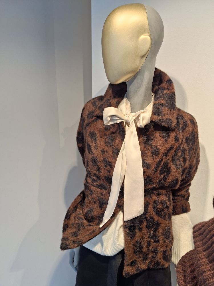 426133883 27.11.2025  Schaufenste 6