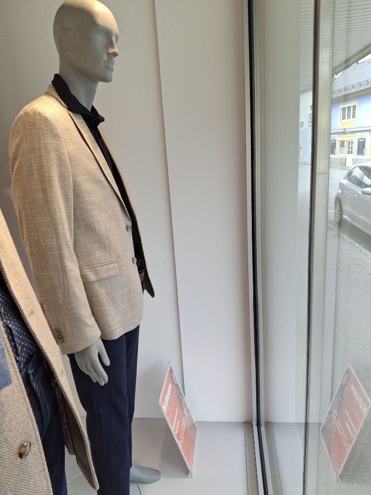 412809704 13.09.2025  Schaufenste 6
