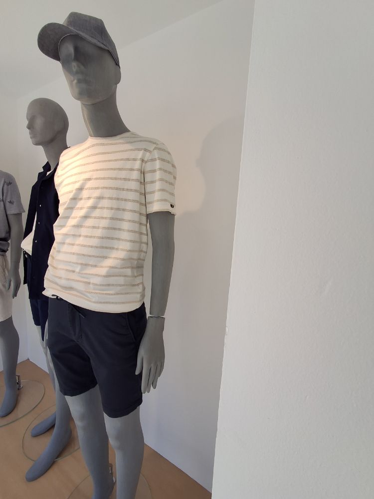 399540025 01.07.2025  Schaufenste 4