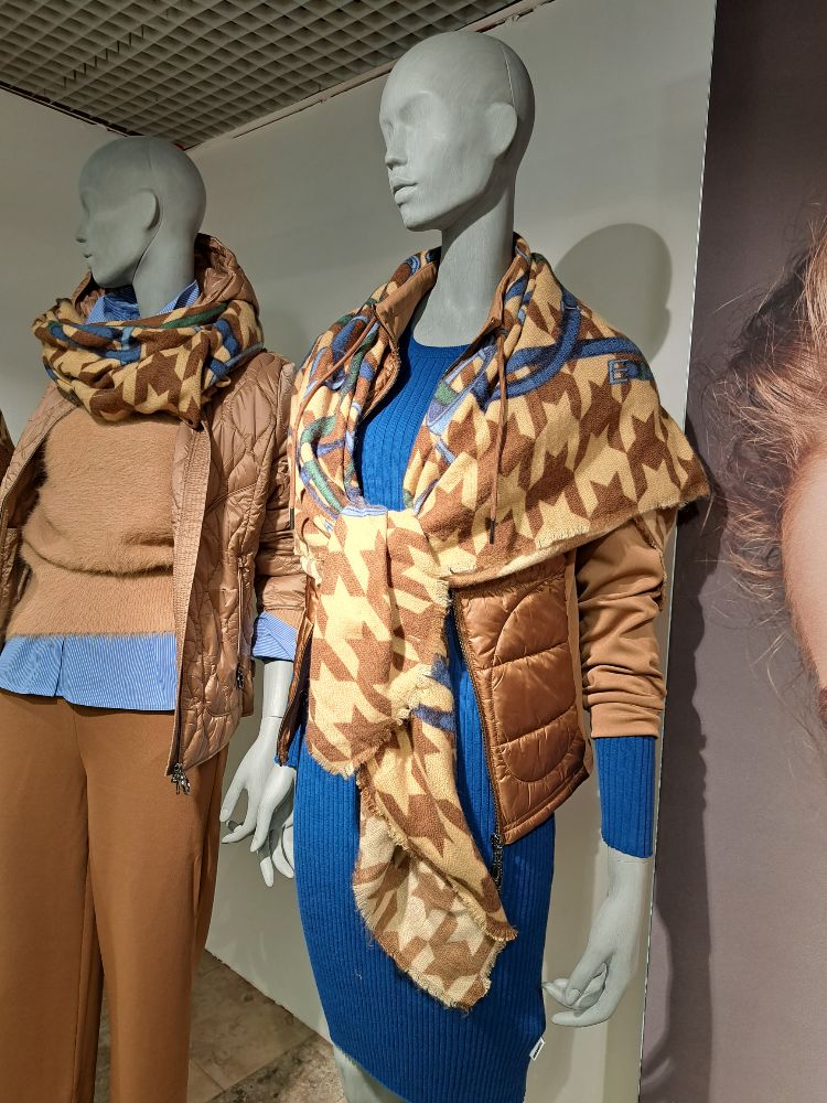 432243851 03.01.2026  Schaufenste 5 Aemwd Angel Kleid Blau