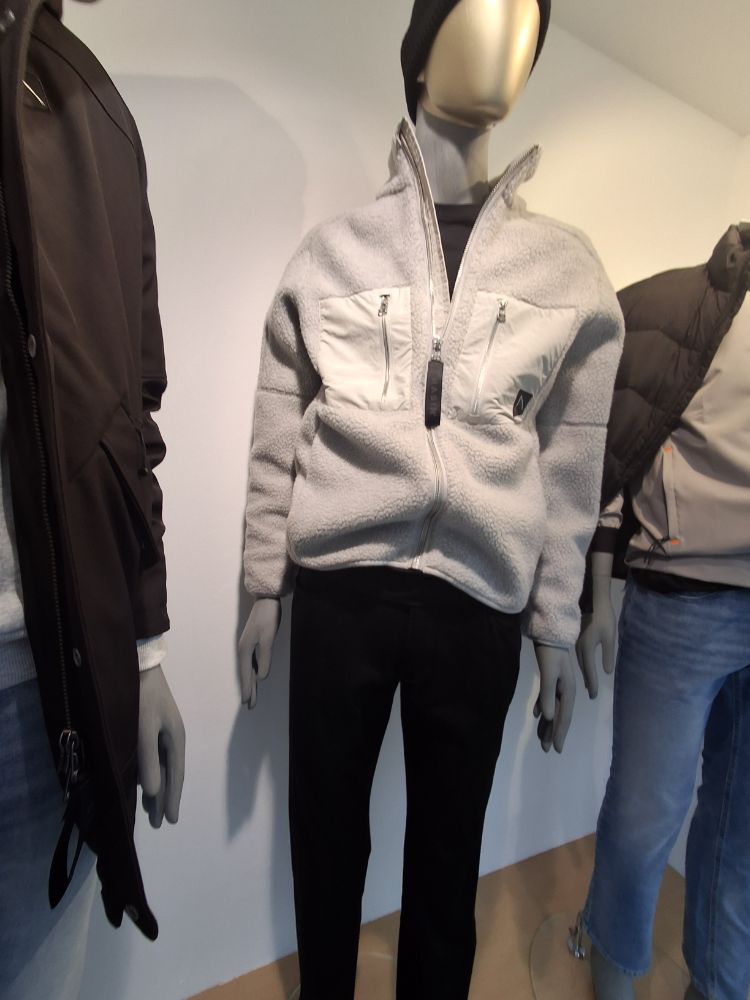 432900586 08.01.2026  Schaufenste 4