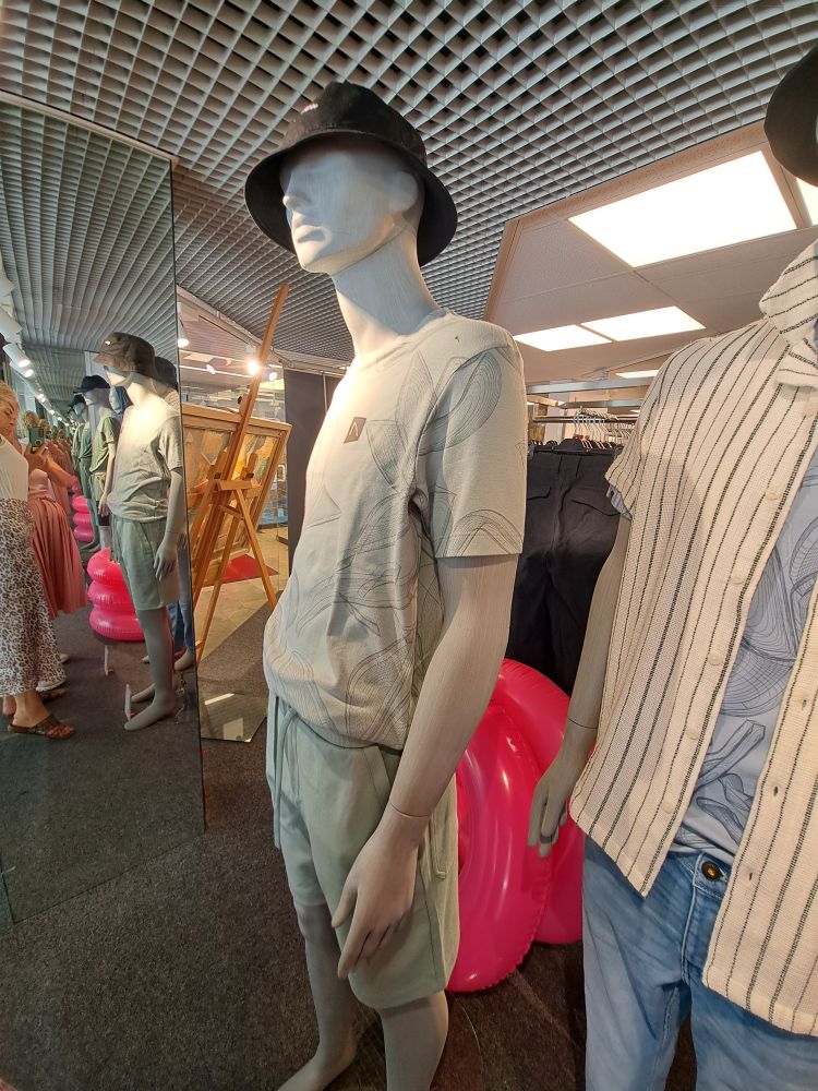 398989207 27.06.2025  Schaufenste 5