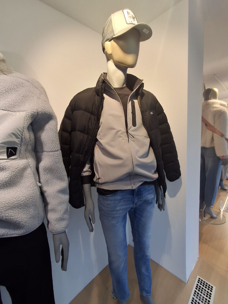 432900710 08.01.2026  Schaufenste 4