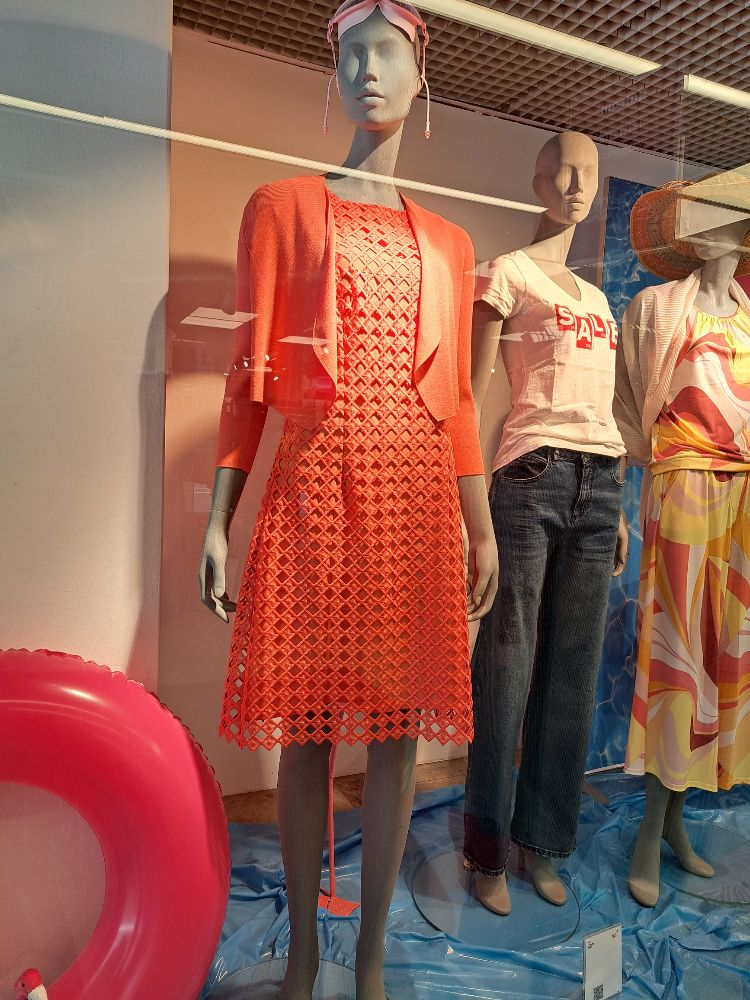 403020146 21.07.2025  Schaufenste 5