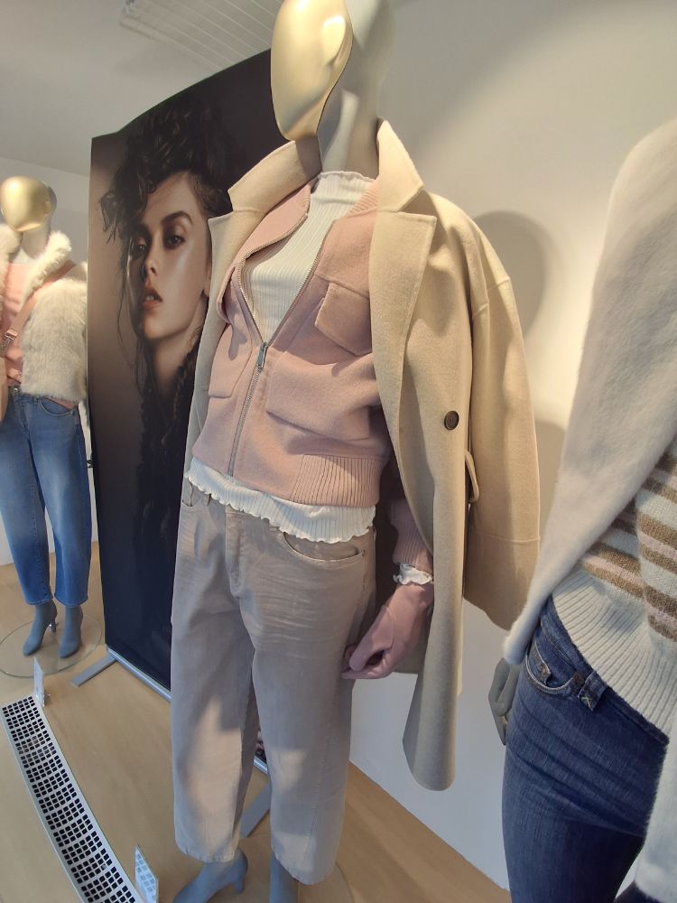 432896403 08.01.2026  Schaufenste 4