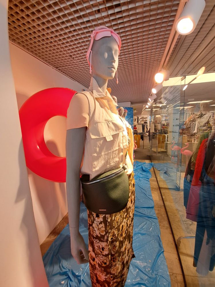 398999963 27.06.2025  Schaufenste 5