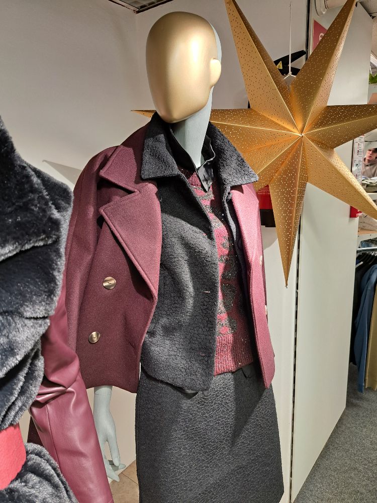 425949011 26.11.2025  Schaufenste 5