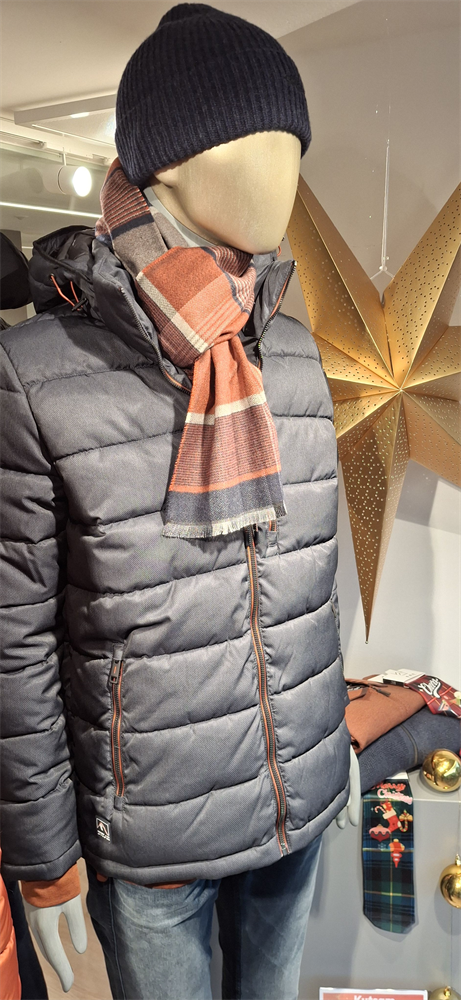 426329043 28.11.2025  Schaufenste 0