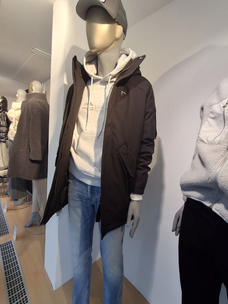 432900516 08.01.2026  Schaufenste 4