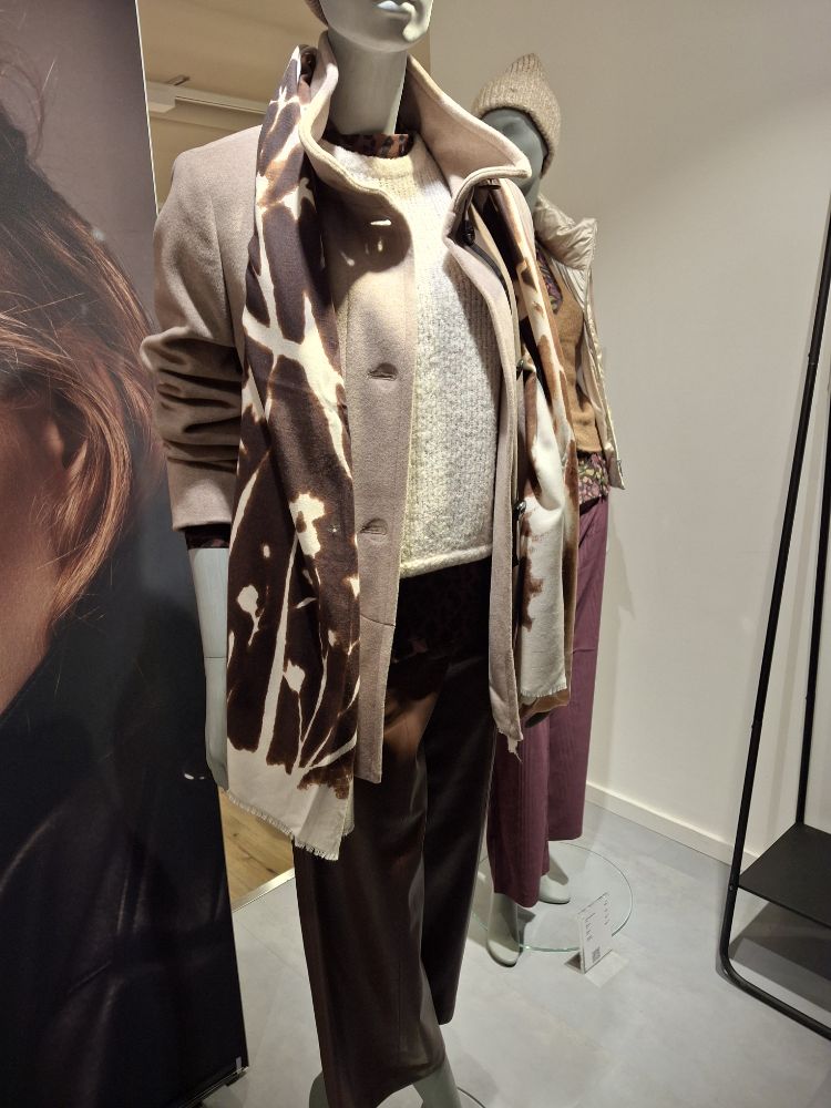 420627353 27.10.2025  Schaufenste 0