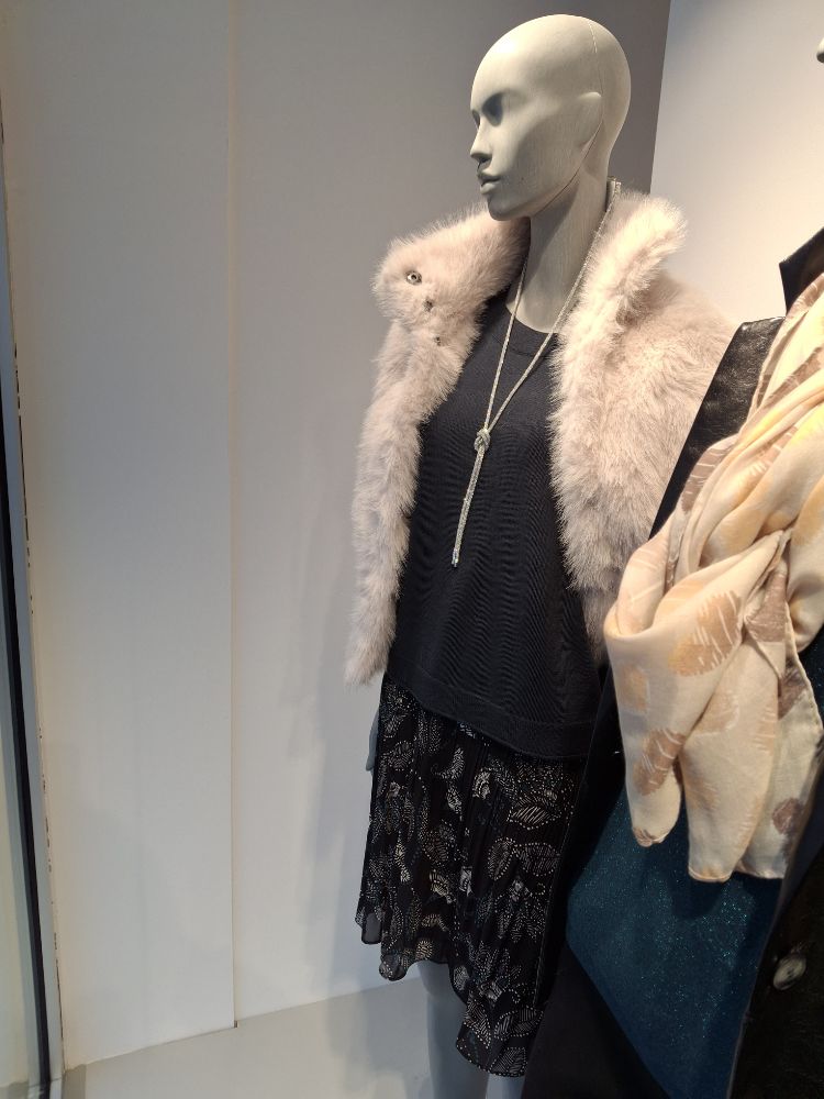 420245620 25.10.2025  Schaufenste 6