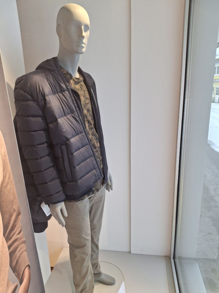 432204858 03.01.2026  Schaufenste 6