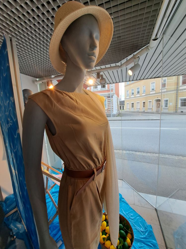 398999627 27.06.2025  Schaufenste 5