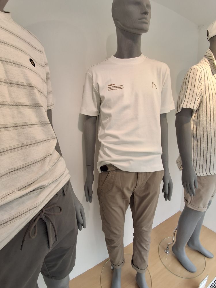 393257972 22.05.2025  Schaufenste 4