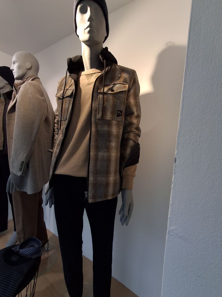 416644788 06.10.2025  Schaufenste 4