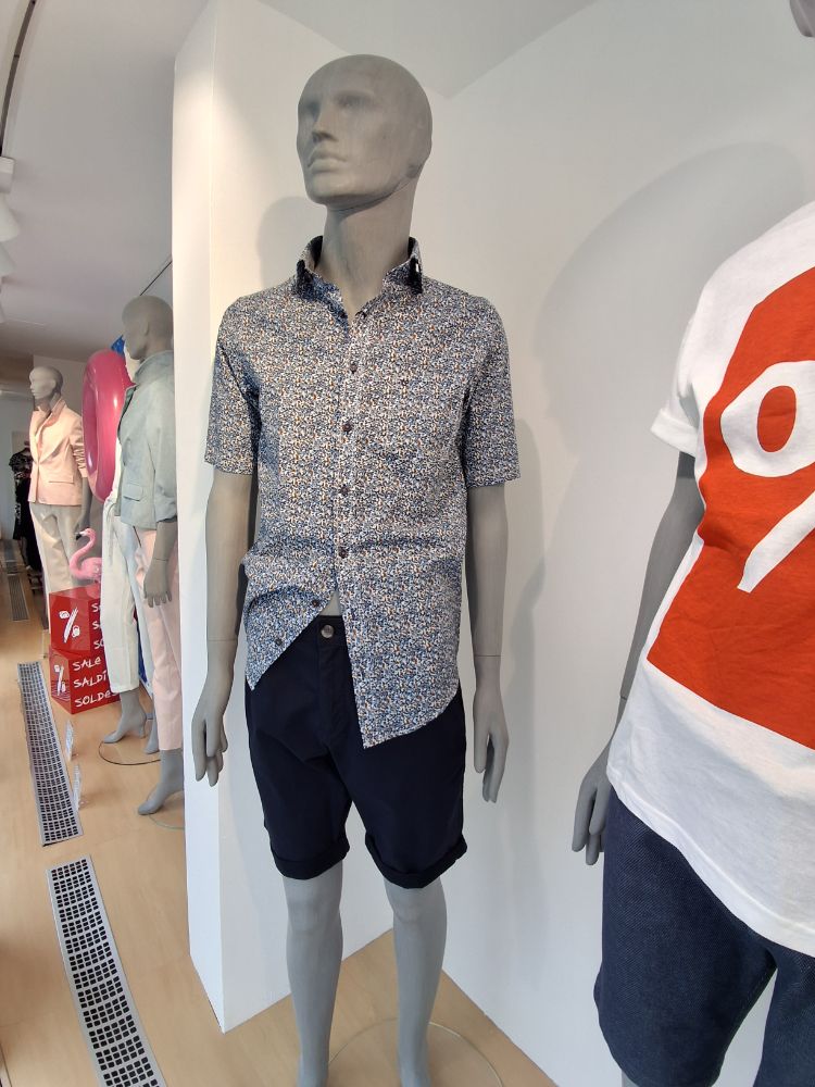 403376688 23.07.2025  Schaufenste 4