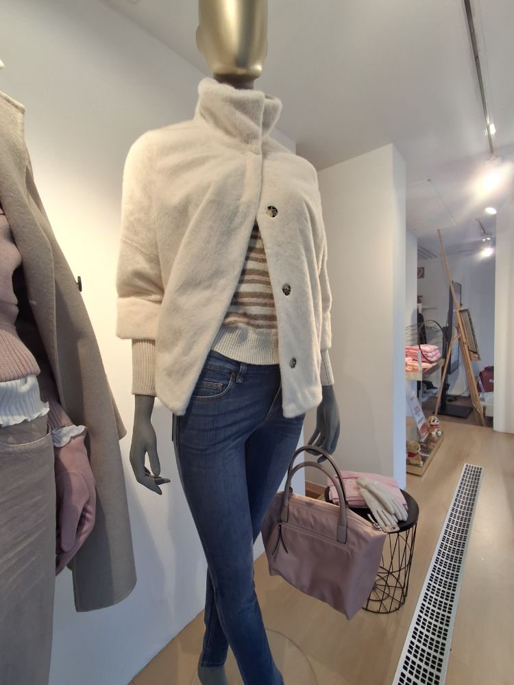 432762077 07.01.2026  Schaufenste 4