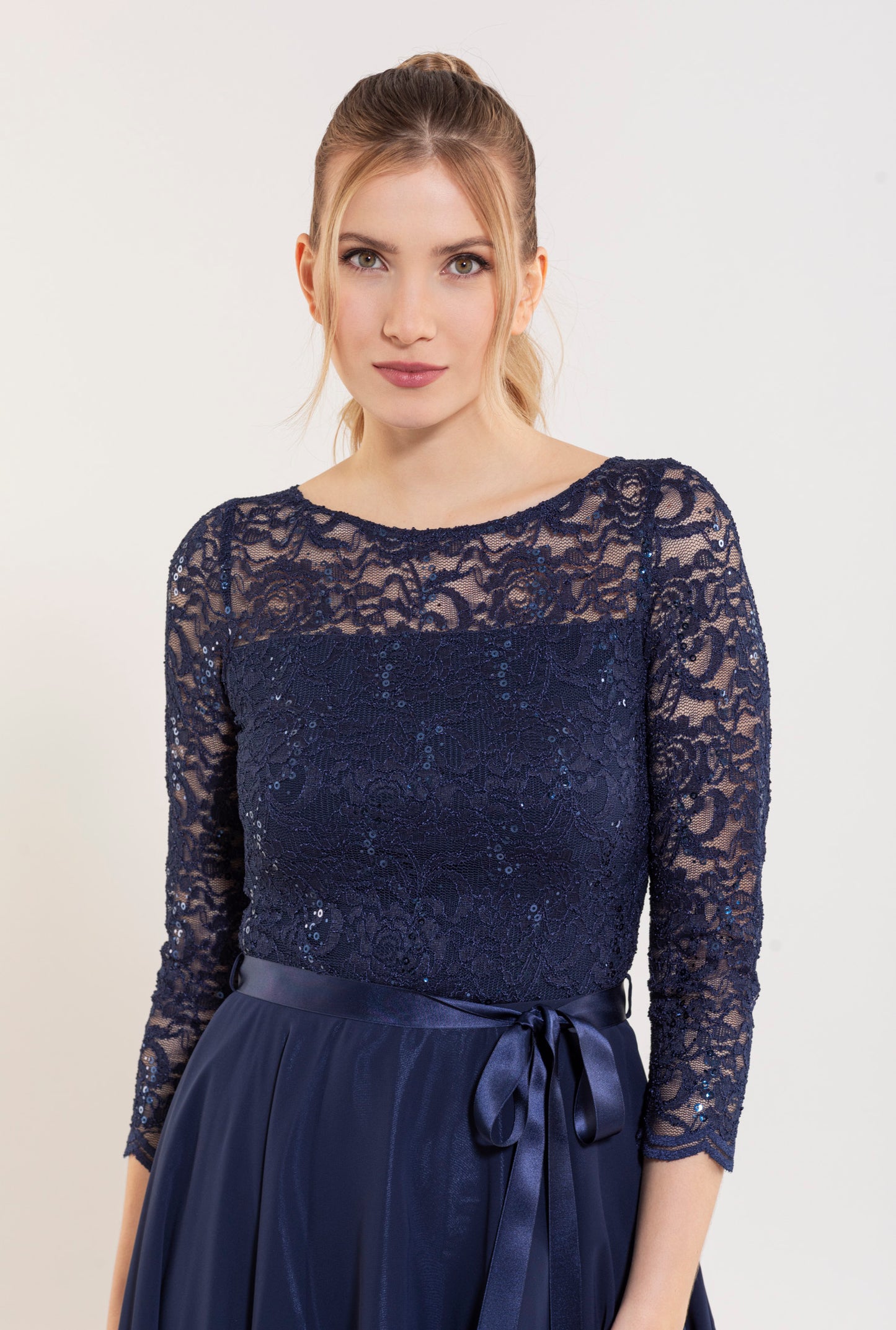 Cocktailkleid aus Paillettenspitze - 77761210