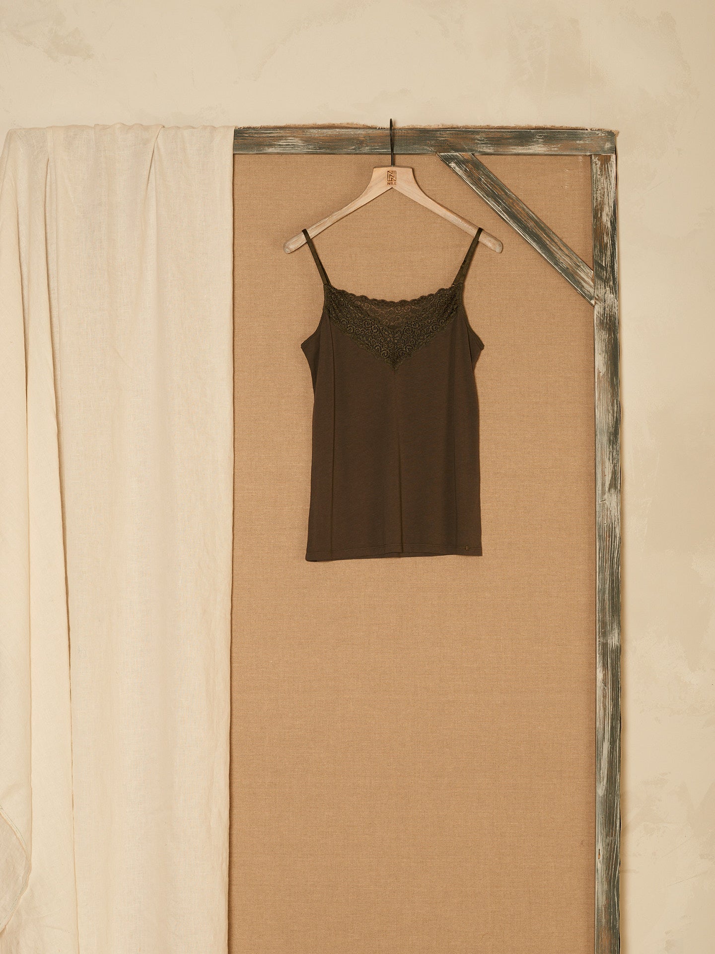 398553395 24.06.2025  Schaufenste 0